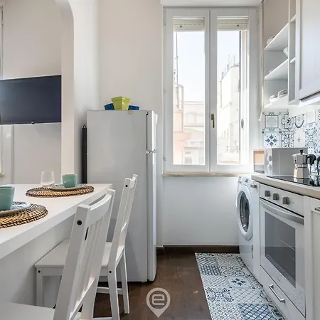 The White * Κάλιαρι