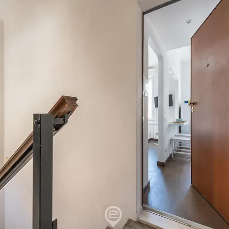 The White Διαμέρισμα *