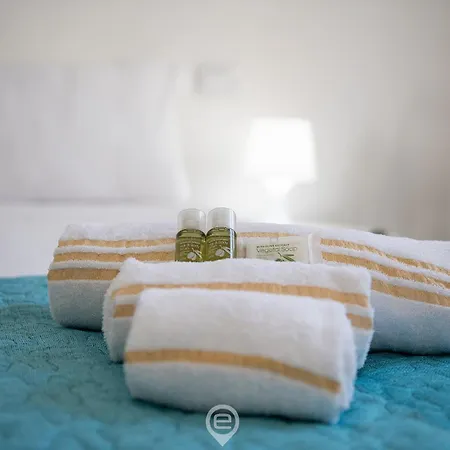 The White * カリアリ