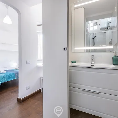 The White Apartamento